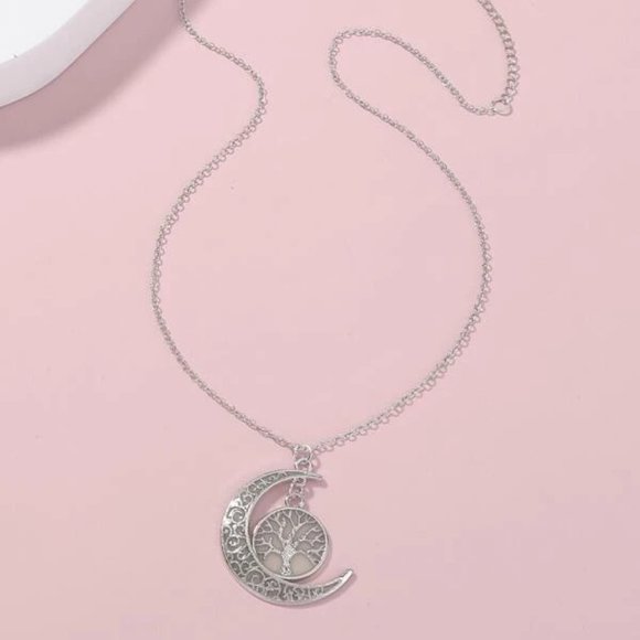 Silver Moon Neckalce Glow in the Dark - Picture 3 of 3